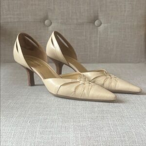 Unisa Elevated basic Cream Pointed-Toe D'Orsay Heels . Womens size 7.5.